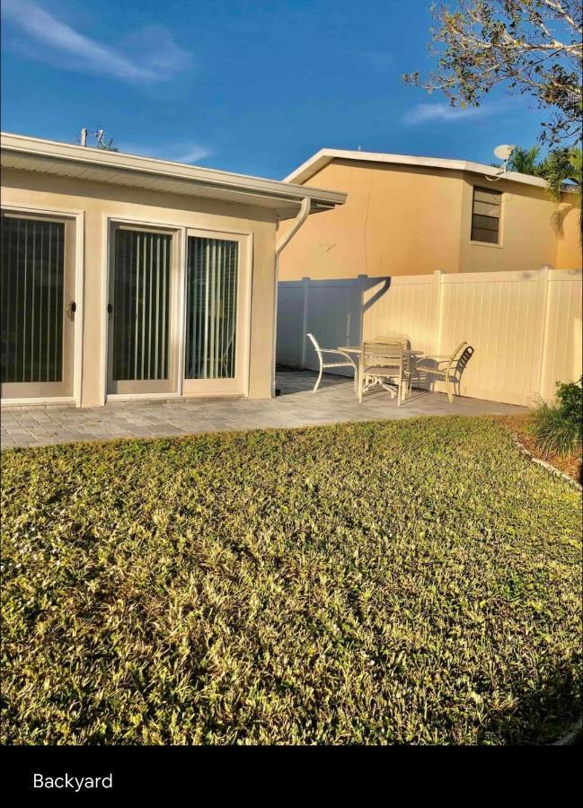 Cheerful Home With One Bedroom Cape Coral Exteriör bild