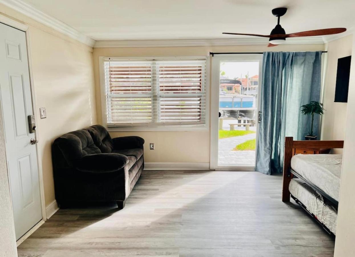 Cheerful Home With One Bedroom Cape Coral Exteriör bild