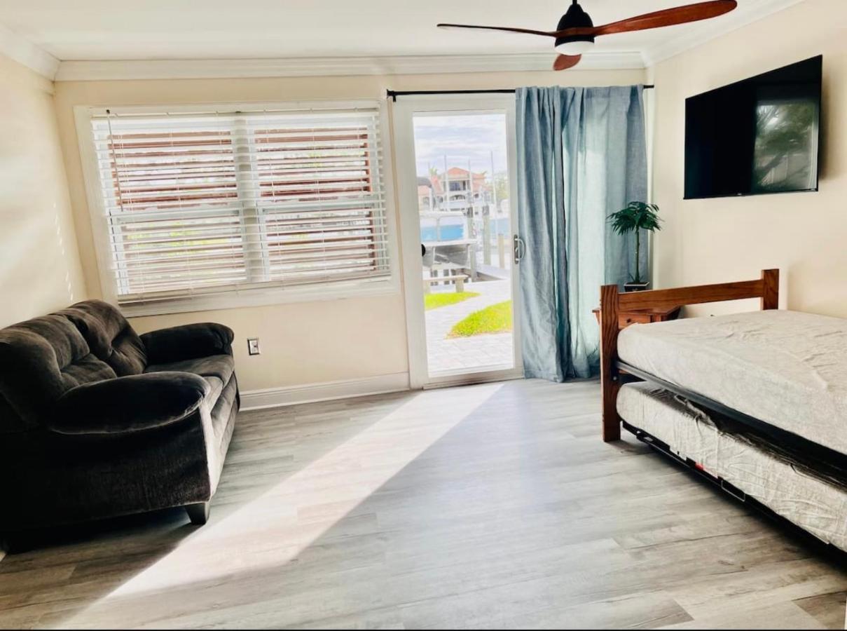 Cheerful Home With One Bedroom Cape Coral Exteriör bild